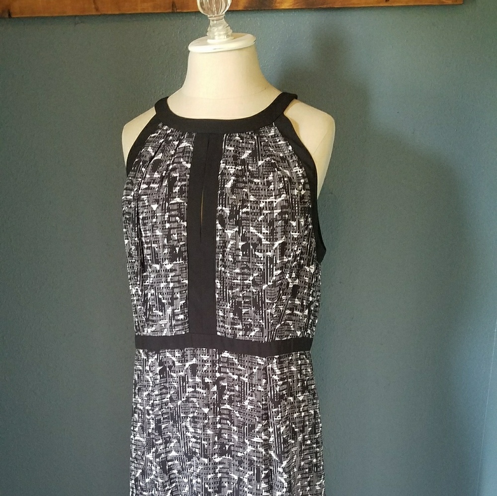WHBM Maxi Dress in black white graphic print